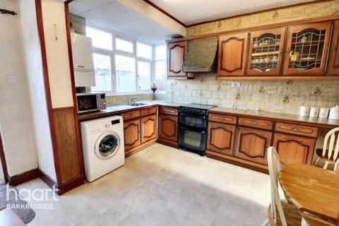 undefined, Eastern Avenue, Gants Hill