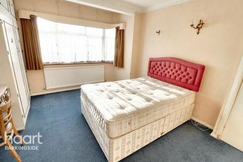 undefined, Eastern Avenue, Gants Hill