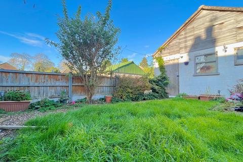 3 bedroom semi-detached house to rent, Catherine Road, Worcester, WR2