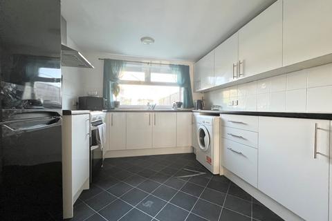3 bedroom semi-detached house to rent, Catherine Road, Worcester, WR2