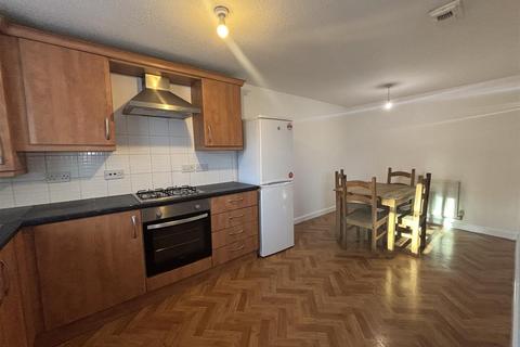 2 bedroom apartment to rent, Manchester Road, Swinton, Manchester