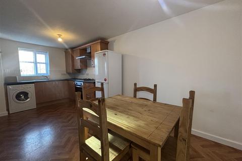 2 bedroom apartment to rent, Manchester Road, Swinton, Manchester