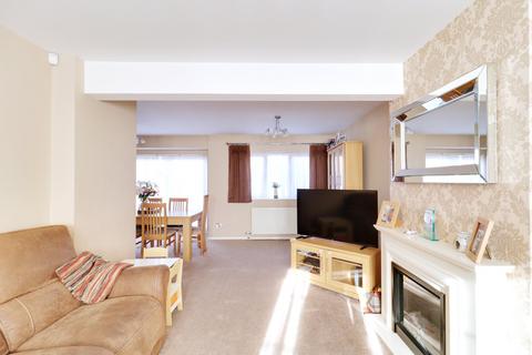 4 bedroom semi-detached house for sale, Kenway, Rainham RM13