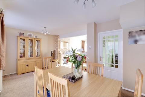 4 bedroom semi-detached house for sale, Kenway, Rainham RM13
