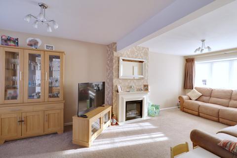 4 bedroom semi-detached house for sale, Kenway, Rainham RM13