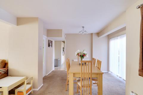 4 bedroom semi-detached house for sale, Kenway, Rainham RM13