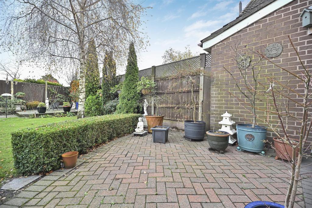 20 Lime Grove Garden (1).jpg