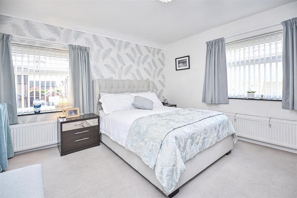 20 Lime Grove Bedroom 1 (1).jpg