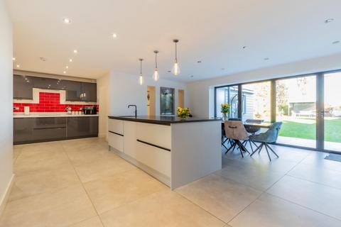 5 bedroom detached house for sale, Lavernock Road, Penarth CF64