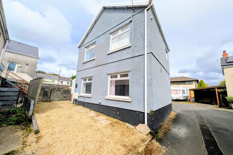 3 bedroom detached house to rent, Commercial Street, Ystradgynlais, SA9