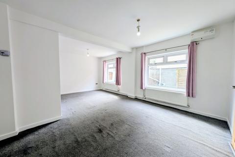 3 bedroom detached house to rent, Commercial Street, Ystradgynlais, SA9