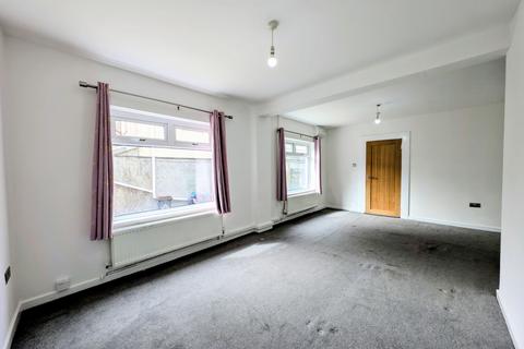 3 bedroom detached house to rent, Commercial Street, Ystradgynlais, SA9