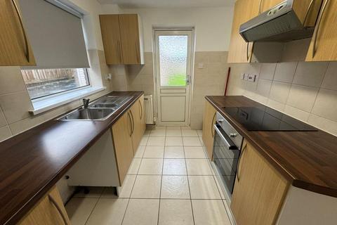 3 bedroom semi-detached house to rent, 3 Llys-y-Brenin,Gorseinon,Swansea