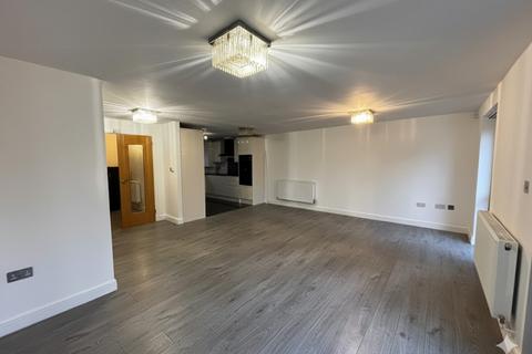 4 bedroom semi-detached house to rent, Woodside Grange Road, London, N12