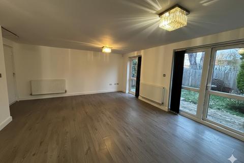 4 bedroom semi-detached house to rent, Woodside Grange Road, London, N12