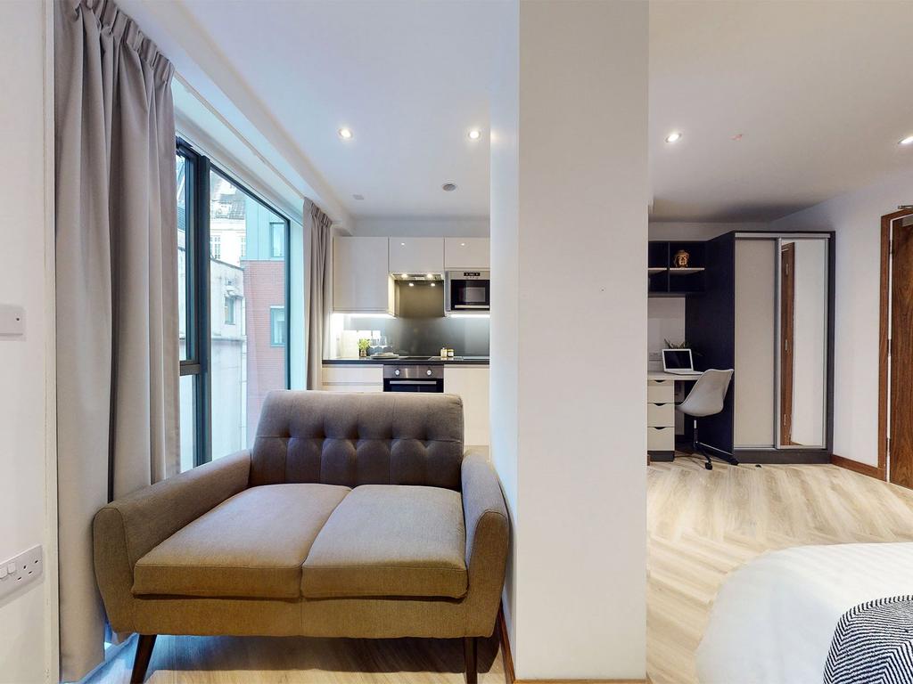 Apartment in Manchester, City Centre - View 3