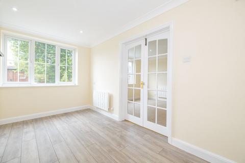 2 bedroom flat for sale, Chapel Road, Hothfield, Ashford, Kent, TN25