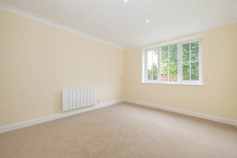 2 bedroom flat for sale, Chapel Road, Hothfield, Ashford, Kent, TN25