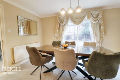 4 bedroom detached house for sale, Spring Shaw Road, Orpington