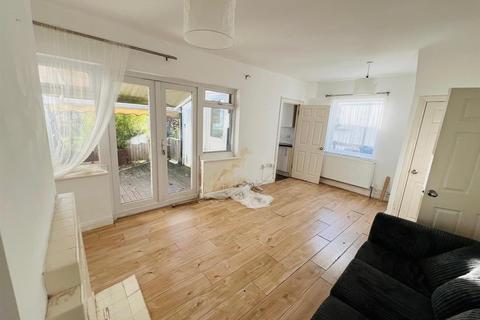 3 bedroom end of terrace house for sale, Long Drive, Greenford