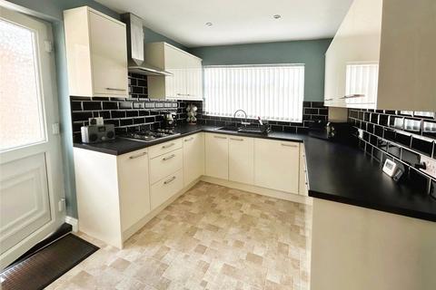 2 bedroom bungalow to rent, Portland Avenue, Nottingham NG17