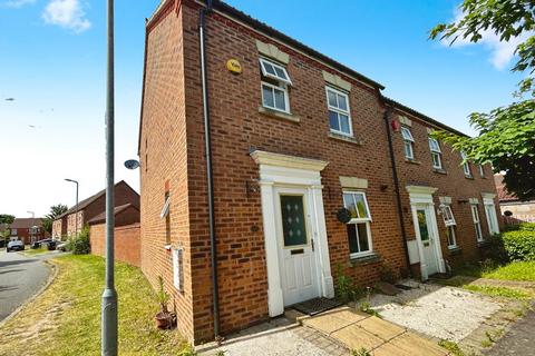 3 bedroom end of terrace house to rent, Walker Crescent, Langley SL3