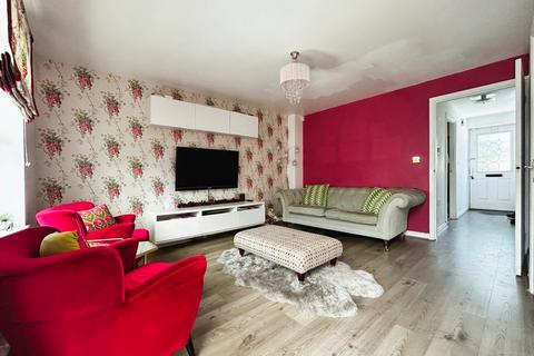 3 bedroom end of terrace house to rent, Walker Crescent, Langley SL3