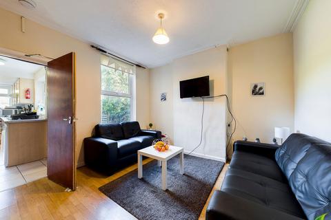 5 bedroom house to rent, Chestnut Grove, Nottingham NG2