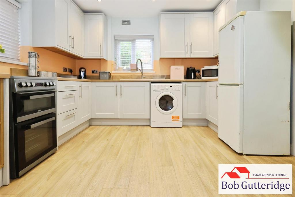 Fitted kitchen / diner