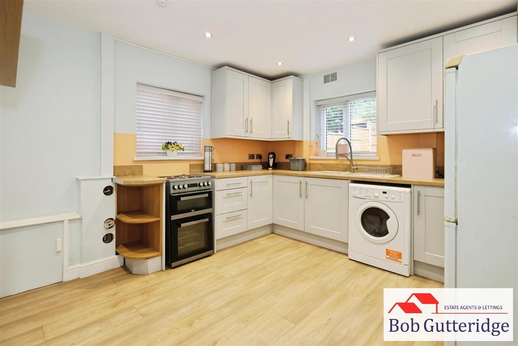 Fitted kitchen / diner