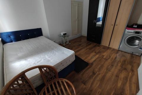 undefined, 2 Bed – First Floor Flat – Tyndale Street, Leicester, LE3 3 0QQ. £850 PCM.