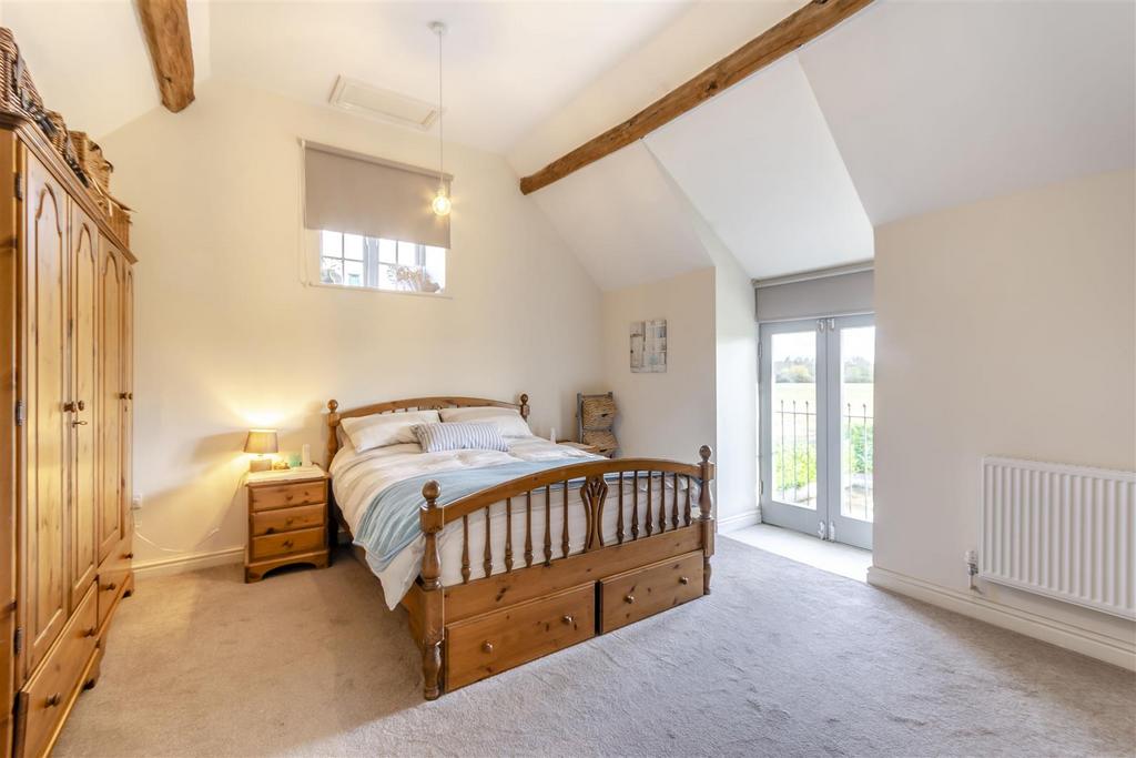 8671009-interior01.jpg