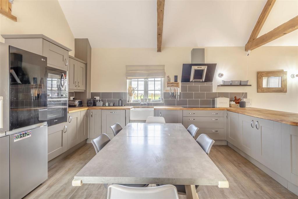 8671009-interior18.jpg