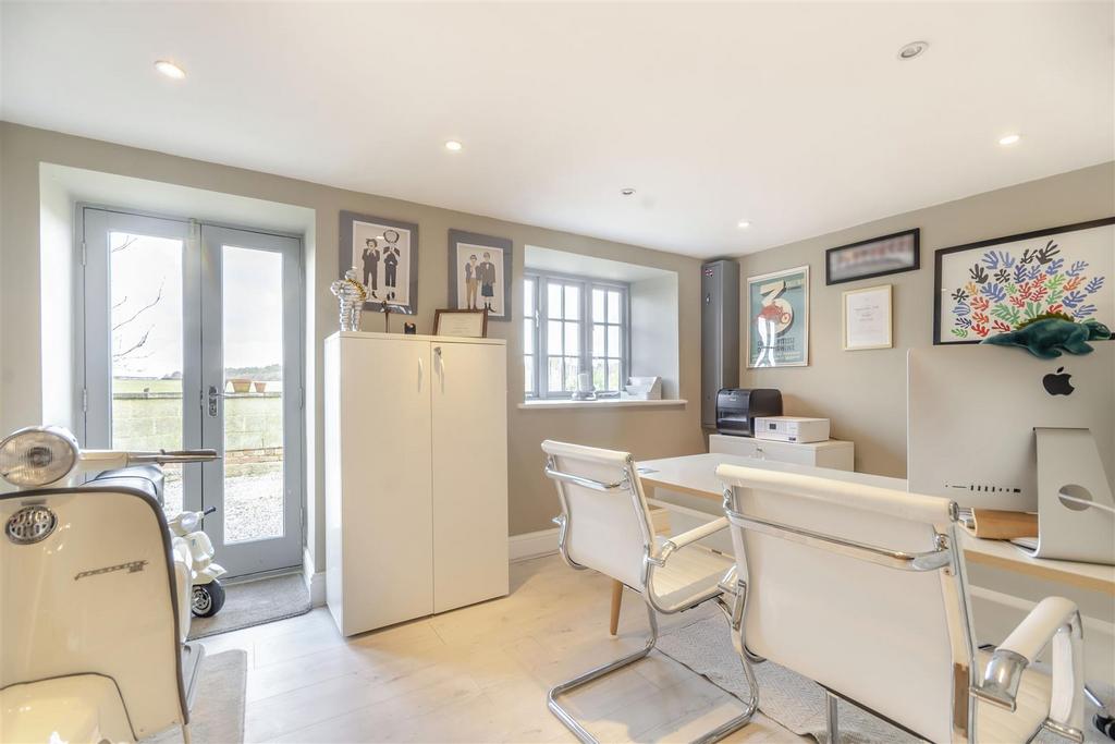8671009-interior10.jpg
