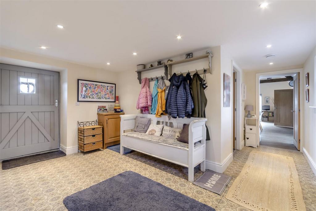 8671009-interior13.jpg