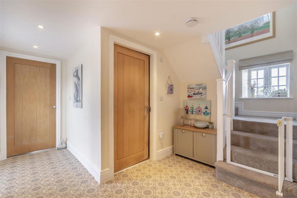 8671009-interior14.jpg