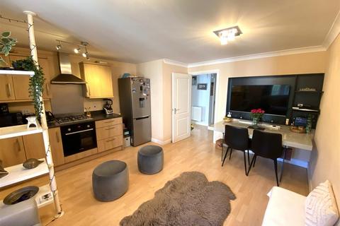 2 bedroom flat to rent, Crosby Gardens, Uxbridge
