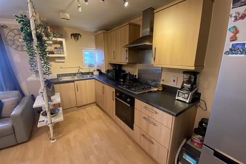 2 bedroom flat to rent, Crosby Gardens, Uxbridge