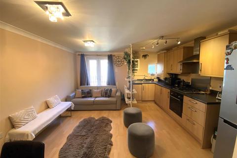 2 bedroom flat to rent, Crosby Gardens, Uxbridge