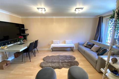 2 bedroom flat to rent, Crosby Gardens, Uxbridge
