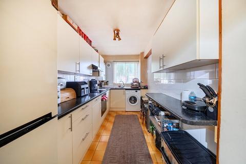 2 bedroom apartment for sale, Maidstone Road, London, N11