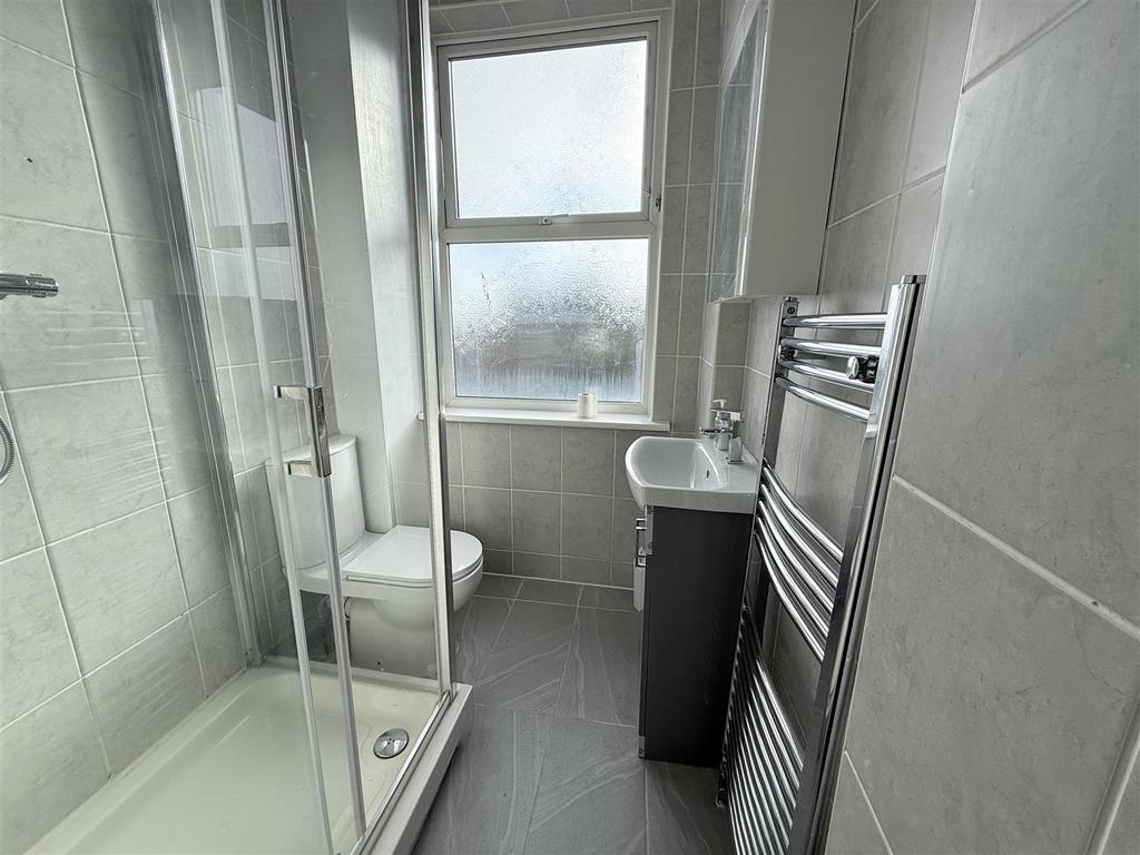 Communal 1st Floor Shower Room