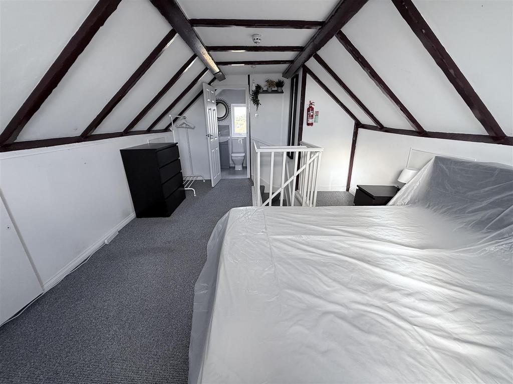Third Floor Bedroom 9 (£900)
