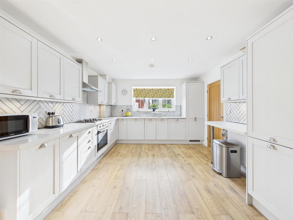 Kitchen: