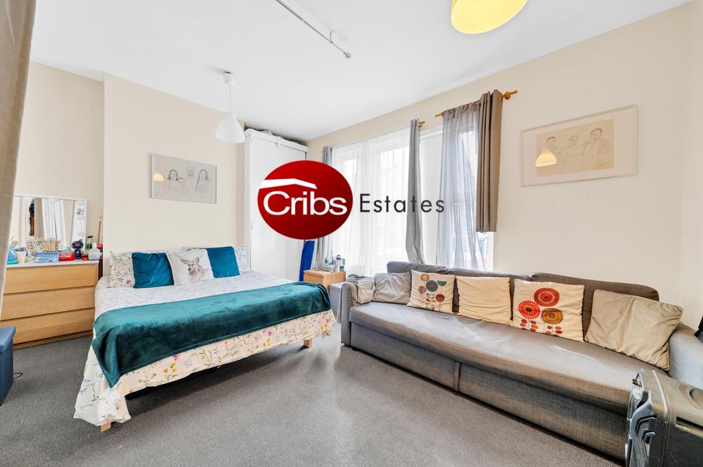 2 bedroom maisonette in Collierswood