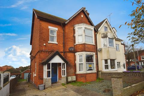 2 bedroom flat for sale, Lumley Avenue, Skegness PE25