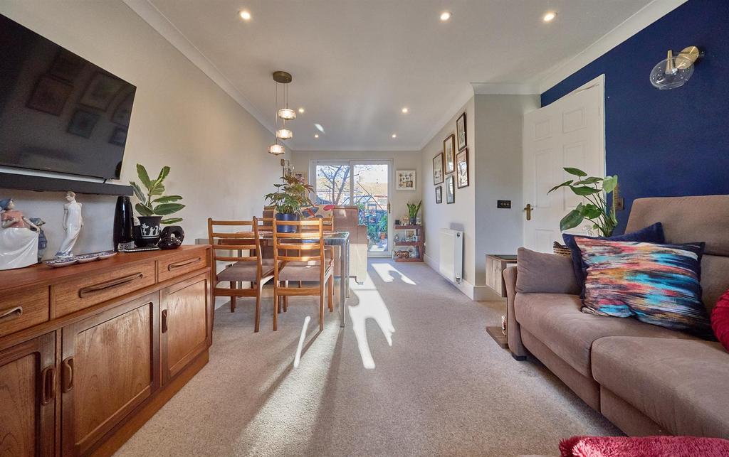 Lounge/Dining Room