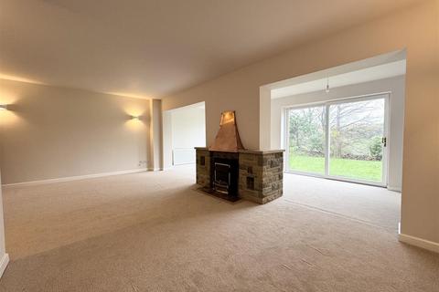 5 bedroom detached house for sale, North Wood Park, Kirkburton HD8 0PY