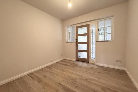 5 bedroom detached house for sale, North Wood Park, Kirkburton HD8 0PY
