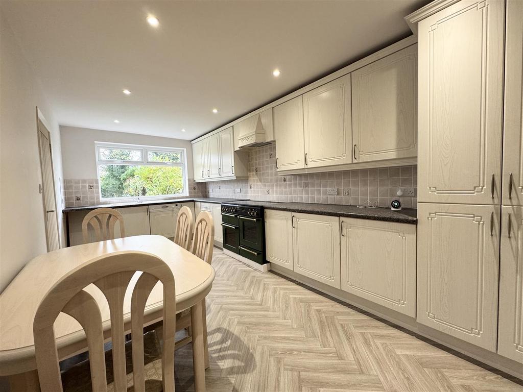 Dining kitchen